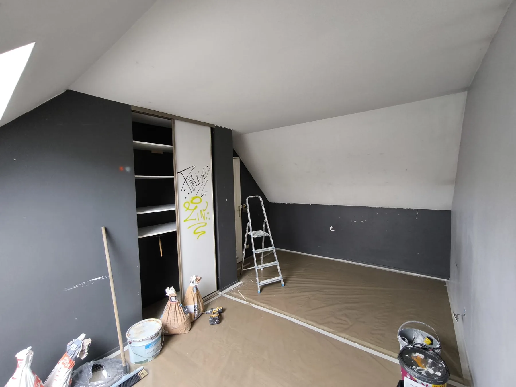 Combles avant travaux d’enduit et peinture
