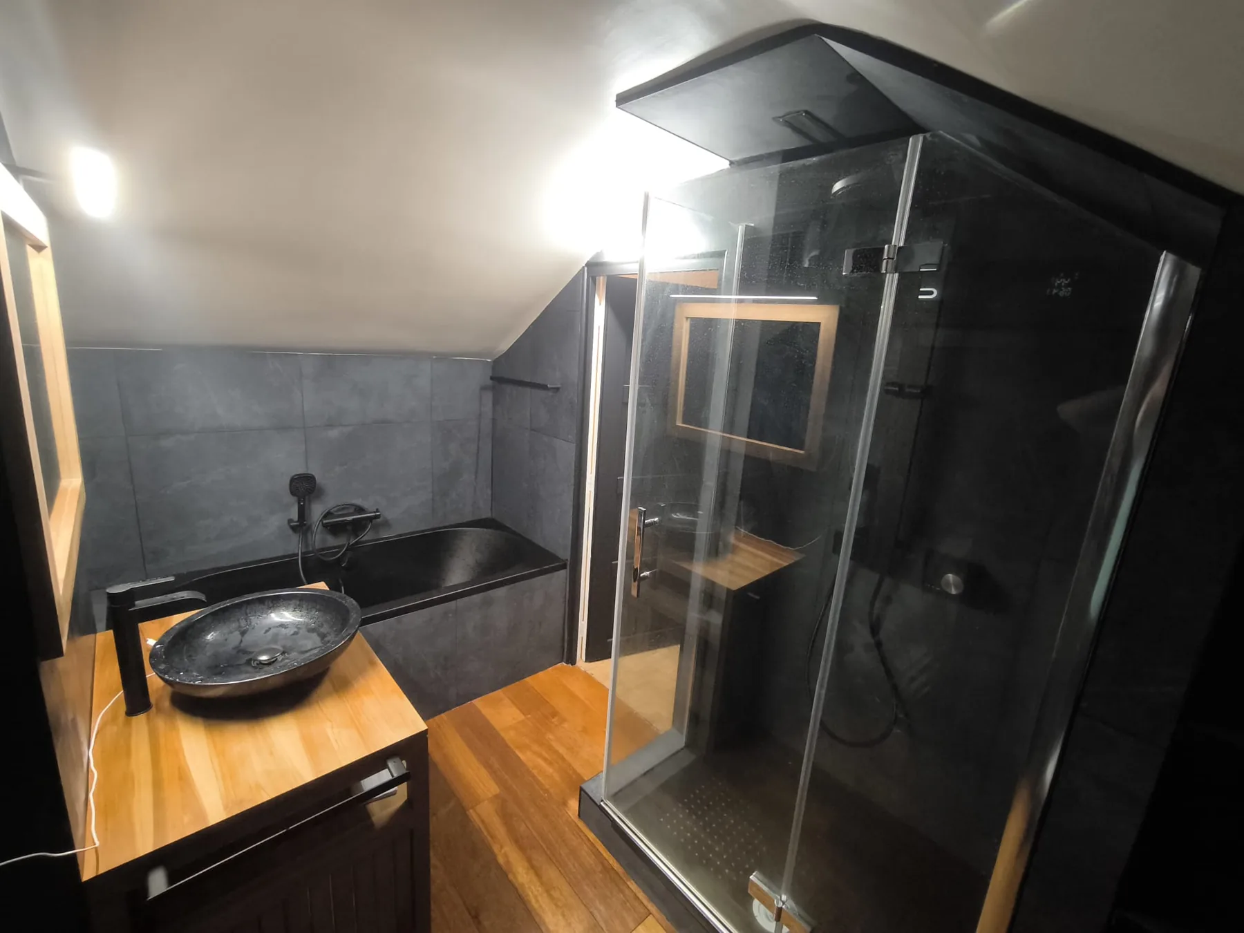 Salle de bain après rénovation complète par Mc Renov’luxe