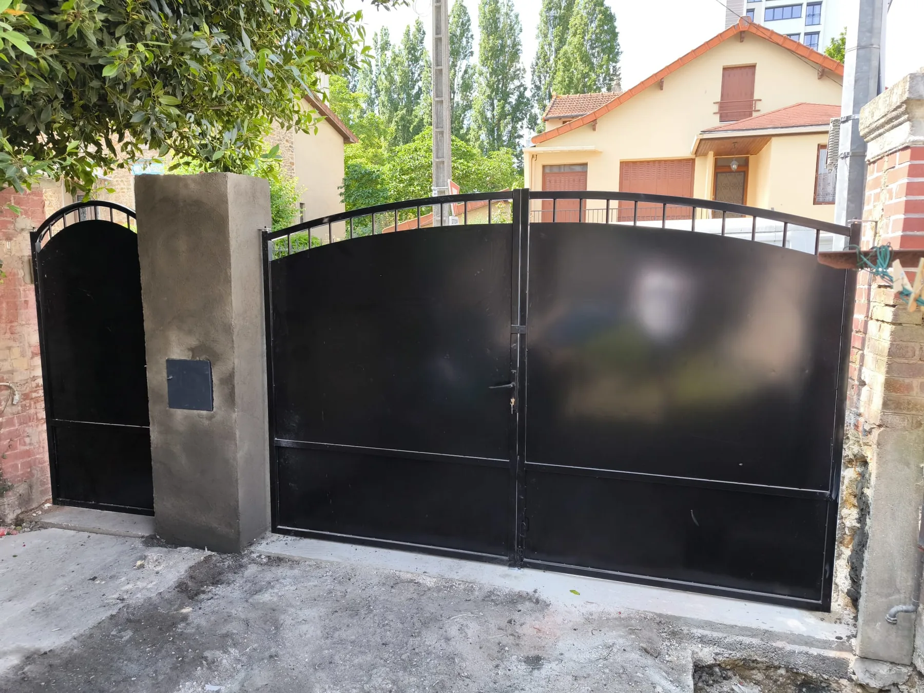 Portail extérieur après travaux par Mc Renov’luxe